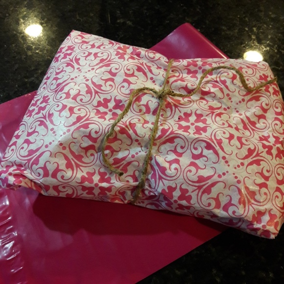 Meet your Posher, Leah - Picture 3 of 3